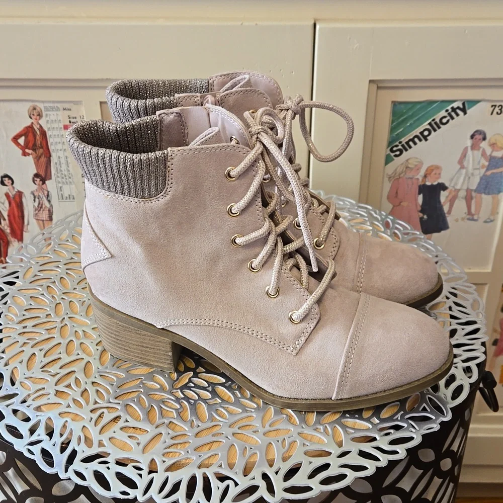 Wonder Nation suede pale pink ankle boots Sz 4. 🎁